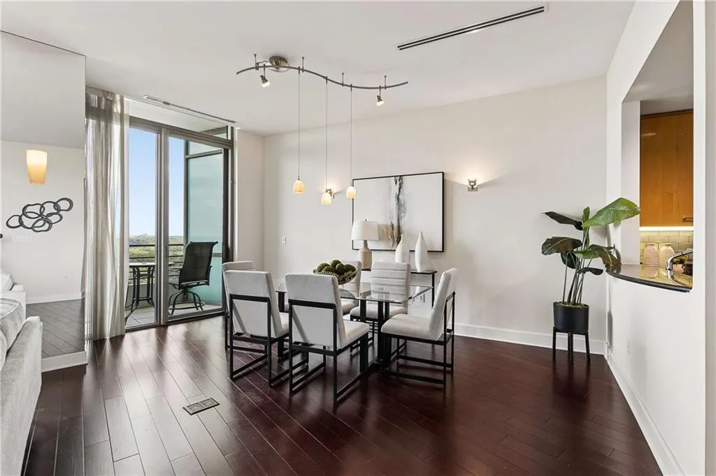 700 Park Regency Place Ne Unit 2404, Atlanta, Georgia 30326, 3 Bedrooms Bedrooms, 0 ,2 BathroomsBathrooms,Residential,For Sale,700 Park Regency Place Ne Unit 2404,7849446
