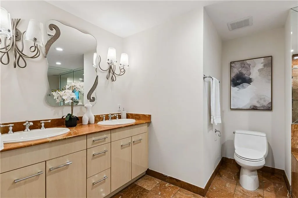 700 Park Regency Place Ne Unit 2404, Atlanta, Georgia 30326, 3 Bedrooms Bedrooms, 0 ,2 BathroomsBathrooms,Residential,For Sale,700 Park Regency Place Ne Unit 2404,7849446