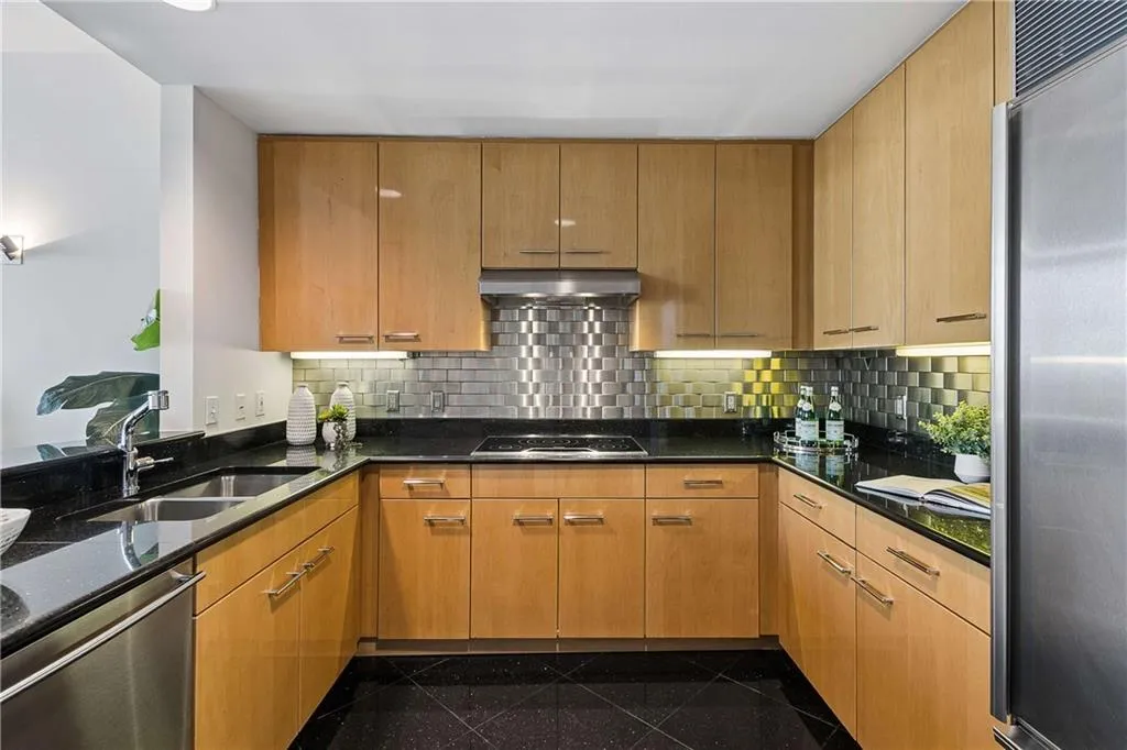 700 Park Regency Place Ne Unit 2404, Atlanta, Georgia 30326, 3 Bedrooms Bedrooms, 0 ,2 BathroomsBathrooms,Residential,For Sale,700 Park Regency Place Ne Unit 2404,7849446
