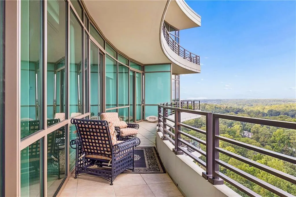 700 Park Regency Place Ne Unit 2404, Atlanta, Georgia 30326, 3 Bedrooms Bedrooms, 0 ,2 BathroomsBathrooms,Residential,For Sale,700 Park Regency Place Ne Unit 2404,7849446
