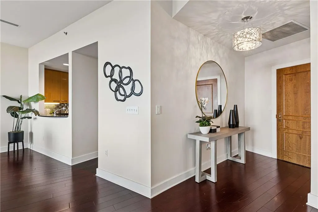 700 Park Regency Place Ne Unit 2404, Atlanta, Georgia 30326, 3 Bedrooms Bedrooms, 0 ,2 BathroomsBathrooms,Residential,For Sale,700 Park Regency Place Ne Unit 2404,7849446