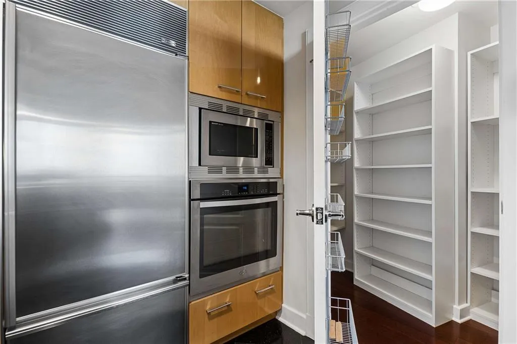 700 Park Regency Place Ne Unit 2404, Atlanta, Georgia 30326, 3 Bedrooms Bedrooms, 0 ,2 BathroomsBathrooms,Residential,For Sale,700 Park Regency Place Ne Unit 2404,7849446