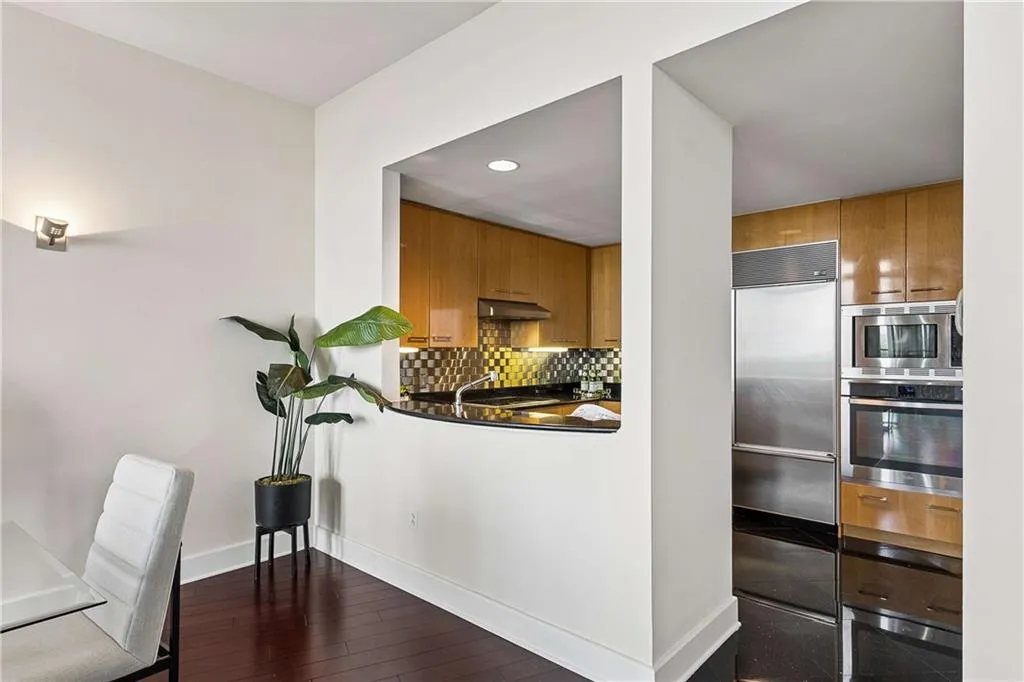 700 Park Regency Place Ne Unit 2404, Atlanta, Georgia 30326, 3 Bedrooms Bedrooms, 0 ,2 BathroomsBathrooms,Residential,For Sale,700 Park Regency Place Ne Unit 2404,7849446