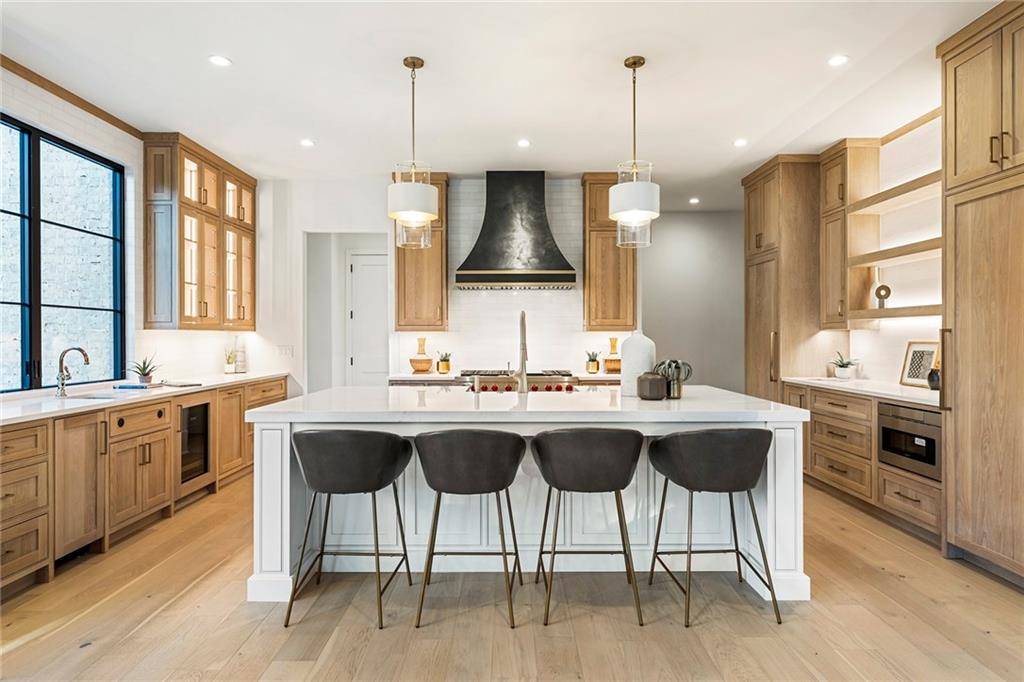 5070 Lake Forrest Dr, Sandy Springs, Georgia 30342, 6 Bedrooms Bedrooms, ,6 BathroomsBathrooms,Residential,Sold,5070 Lake Forrest Dr,7329345