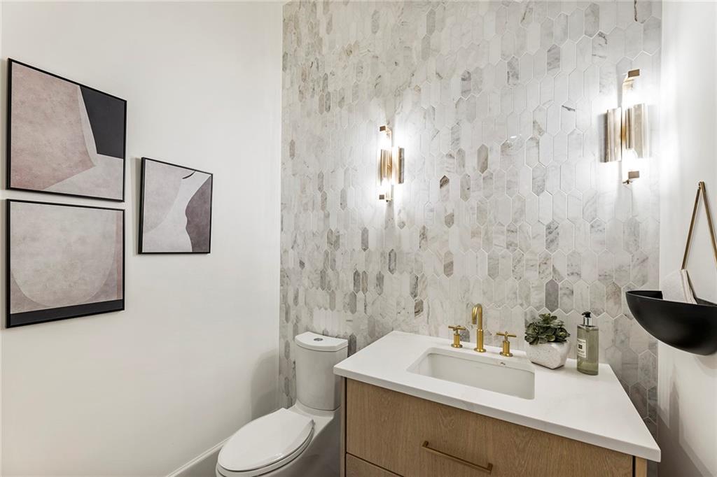 5070 Lake Forrest Dr, Sandy Springs, Georgia 30342, 6 Bedrooms Bedrooms, ,6 BathroomsBathrooms,Residential,Sold,5070 Lake Forrest Dr,7329345