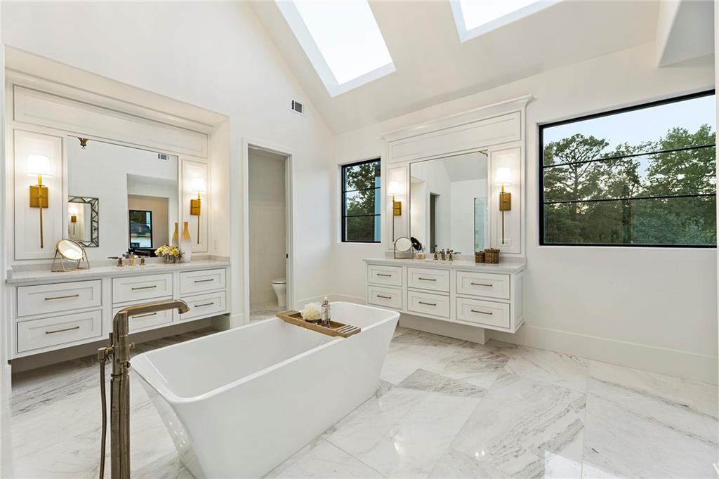 5070 Lake Forrest Dr, Sandy Springs, Georgia 30342, 6 Bedrooms Bedrooms, ,6 BathroomsBathrooms,Residential,Sold,5070 Lake Forrest Dr,7329345