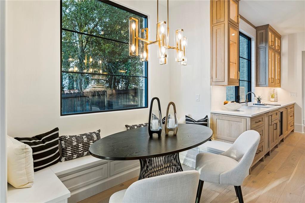 5070 Lake Forrest Dr, Sandy Springs, Georgia 30342, 6 Bedrooms Bedrooms, ,6 BathroomsBathrooms,Residential,Sold,5070 Lake Forrest Dr,7329345