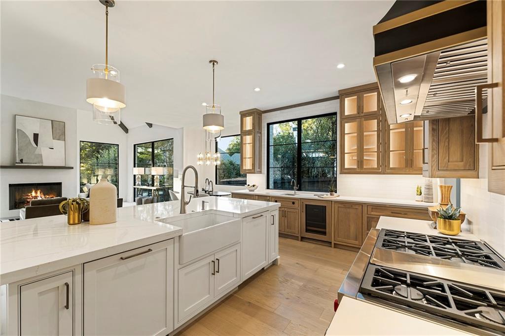 5070 Lake Forrest Dr, Sandy Springs, Georgia 30342, 6 Bedrooms Bedrooms, ,6 BathroomsBathrooms,Residential,Sold,5070 Lake Forrest Dr,7329345