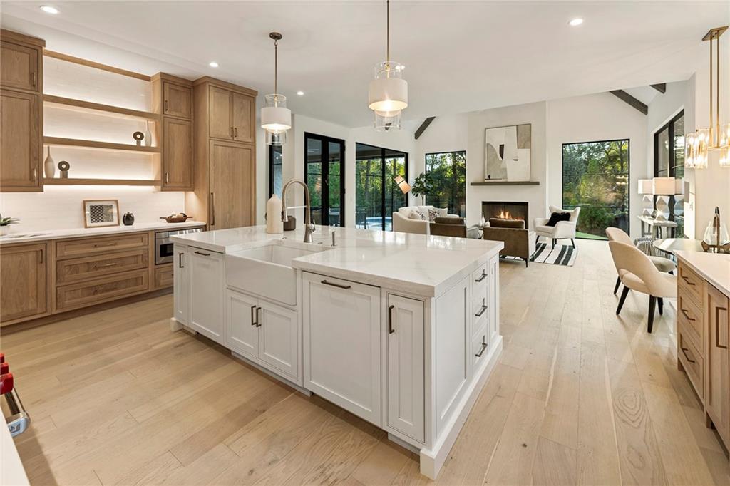 5070 Lake Forrest Dr, Sandy Springs, Georgia 30342, 6 Bedrooms Bedrooms, ,6 BathroomsBathrooms,Residential,Sold,5070 Lake Forrest Dr,7329345