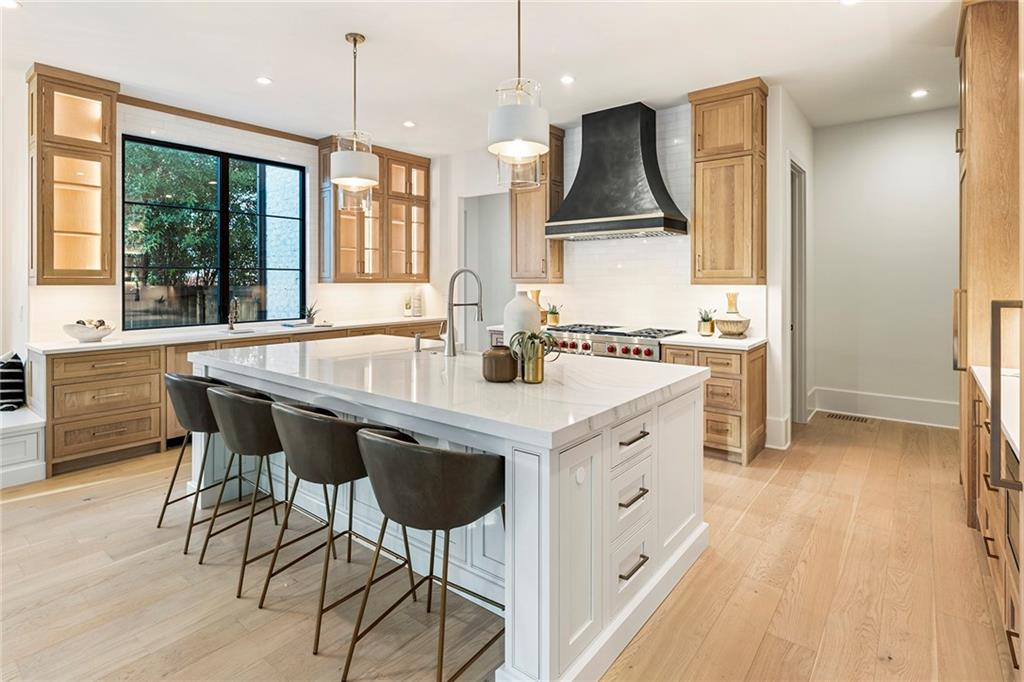 5070 Lake Forrest Dr, Sandy Springs, Georgia 30342, 6 Bedrooms Bedrooms, ,6 BathroomsBathrooms,Residential,Sold,5070 Lake Forrest Dr,7329345