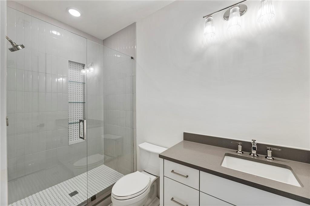 5070 Lake Forrest Dr, Sandy Springs, Georgia 30342, 6 Bedrooms Bedrooms, ,6 BathroomsBathrooms,Residential,Sold,5070 Lake Forrest Dr,7329345