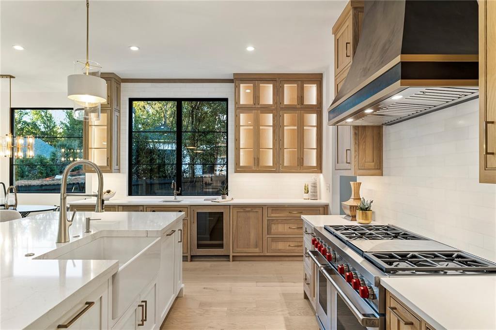 5070 Lake Forrest Dr, Sandy Springs, Georgia 30342, 6 Bedrooms Bedrooms, ,6 BathroomsBathrooms,Residential,Sold,5070 Lake Forrest Dr,7329345