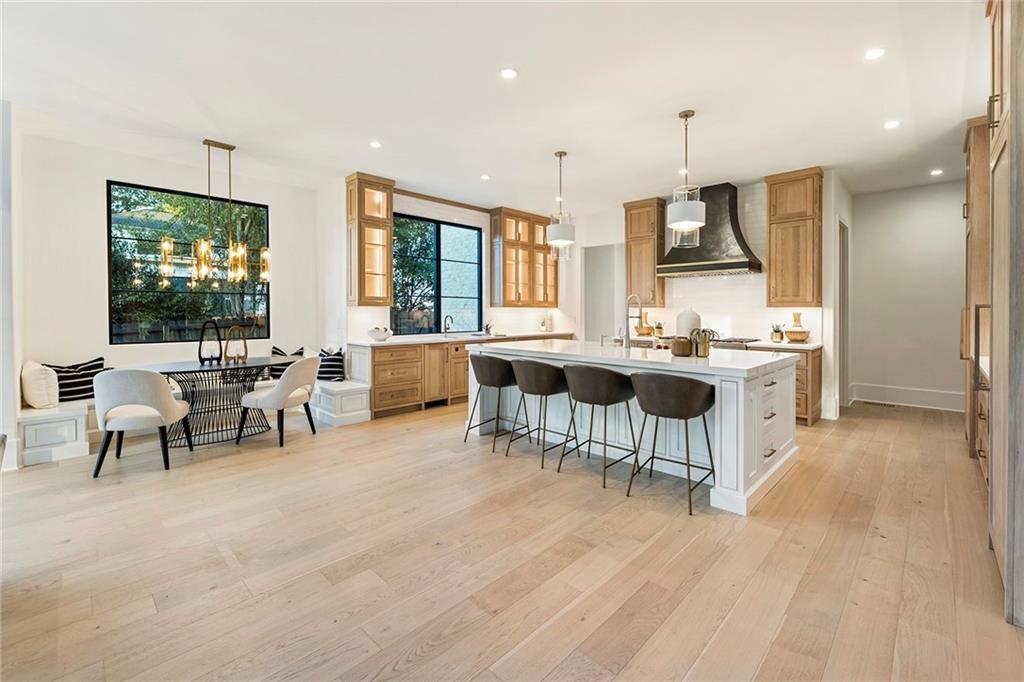 5070 Lake Forrest Dr, Sandy Springs, Georgia 30342, 6 Bedrooms Bedrooms, ,6 BathroomsBathrooms,Residential,Sold,5070 Lake Forrest Dr,7329345