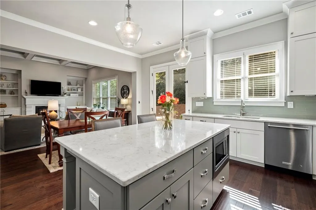 827 Novello Court Ne, Atlanta, Georgia 30342, 5 Bedrooms Bedrooms, ,4 BathroomsBathrooms,Residential,Sold,827 Novello Court Ne,6946458