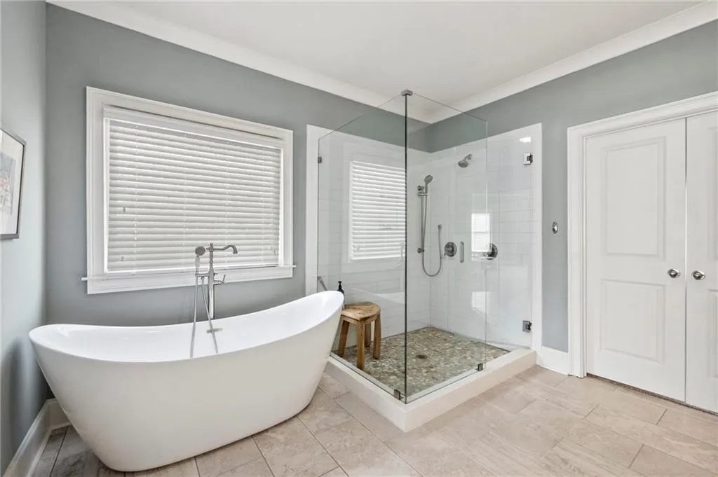 827 Novello Court Ne, Atlanta, Georgia 30342, 5 Bedrooms Bedrooms, ,4 BathroomsBathrooms,Residential,Sold,827 Novello Court Ne,6946458