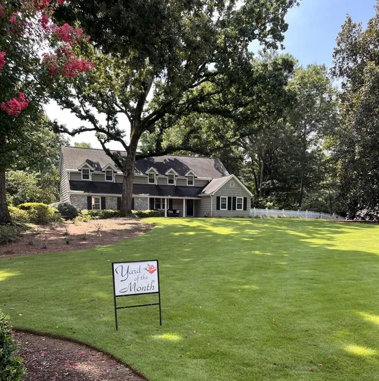 1581 Huntingdon Trail, Sandy Springs, Georgia 30350, 5 Bedrooms Bedrooms, ,5 BathroomsBathrooms,Residential,Sold,1581 Huntingdon Trail,7353752