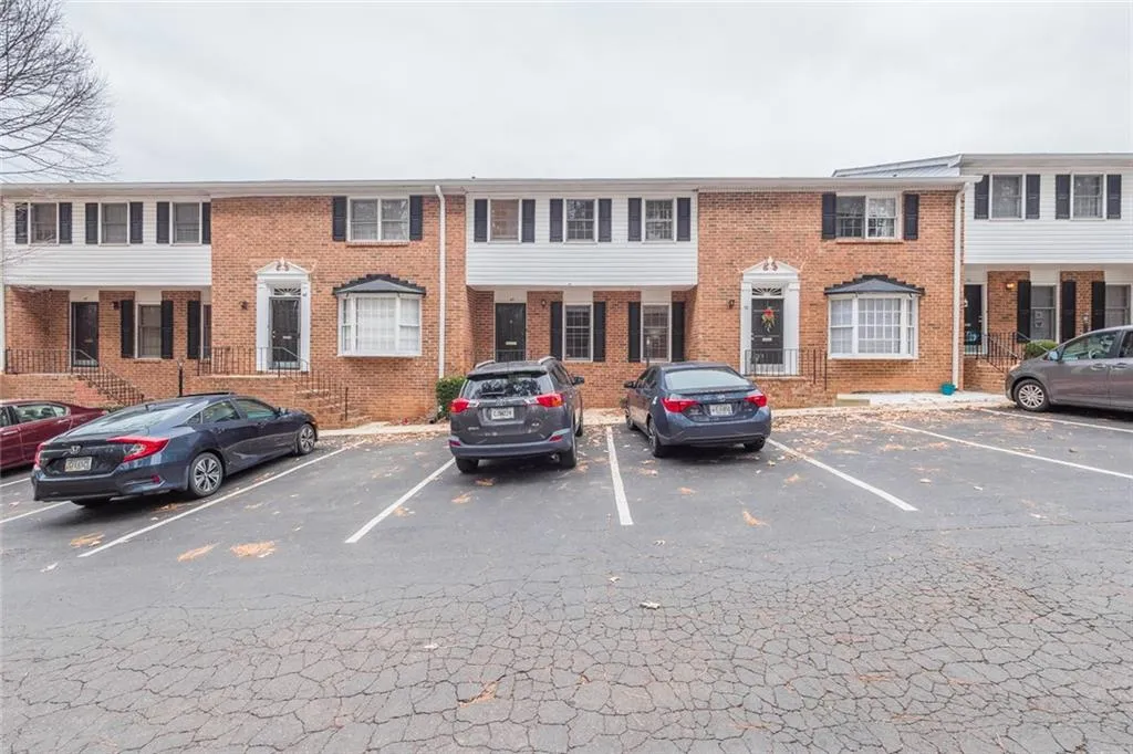 6520 Roswell Road #49 Road, Atlanta, Georgia 30328, 3 Bedrooms Bedrooms, ,2 BathroomsBathrooms,Residential,Sold,6520 Roswell Road #49 Road,6822399