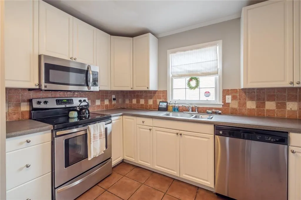 6520 Roswell Road #49 Road, Atlanta, Georgia 30328, 3 Bedrooms Bedrooms, ,2 BathroomsBathrooms,Residential,Sold,6520 Roswell Road #49 Road,6822399