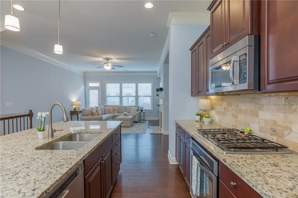 227 Alderwood Point, Atlanta, Georgia 30328, 3 Bedrooms Bedrooms, ,3 BathroomsBathrooms,Residential,Sold,227 Alderwood Point,6743168
