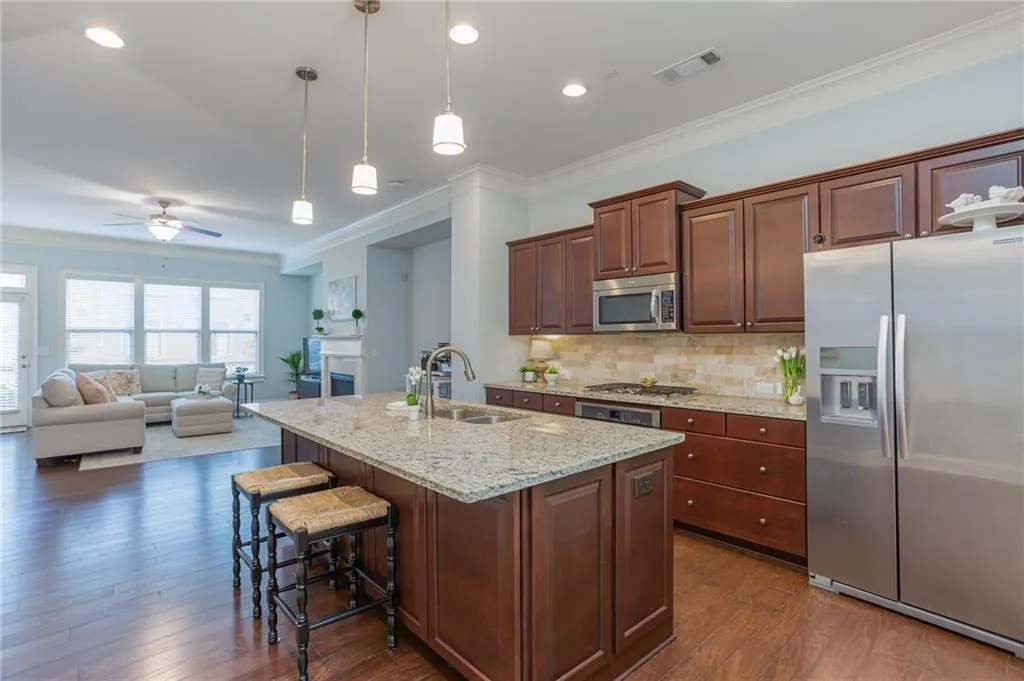 227 Alderwood Point, Atlanta, Georgia 30328, 3 Bedrooms Bedrooms, ,3 BathroomsBathrooms,Residential,Sold,227 Alderwood Point,6743168