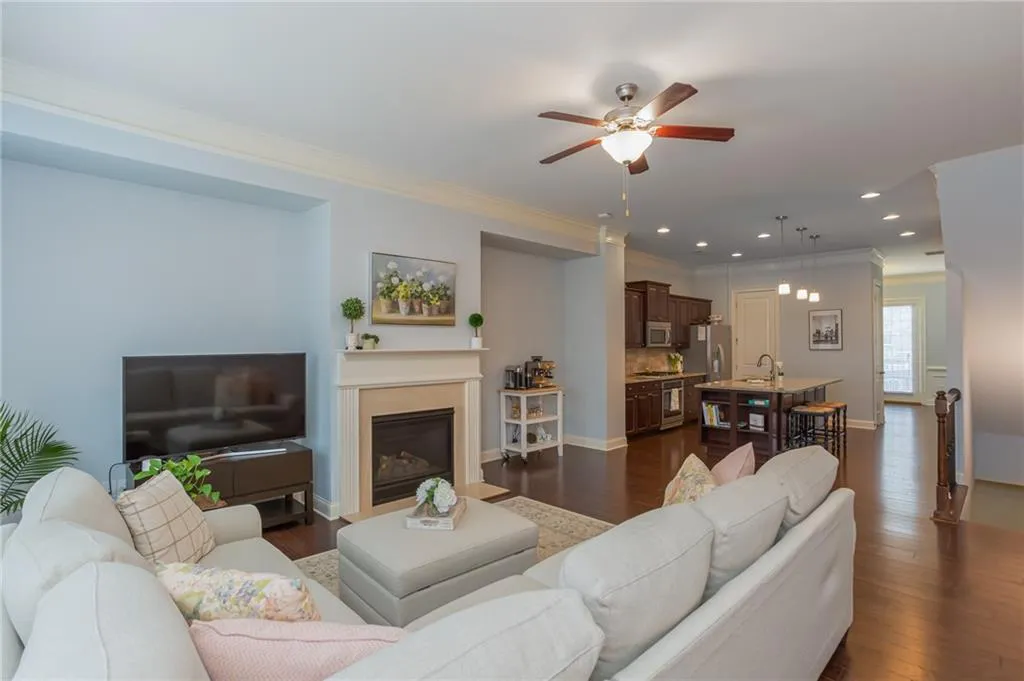 227 Alderwood Point, Atlanta, Georgia 30328, 3 Bedrooms Bedrooms, ,3 BathroomsBathrooms,Residential,Sold,227 Alderwood Point,6743168