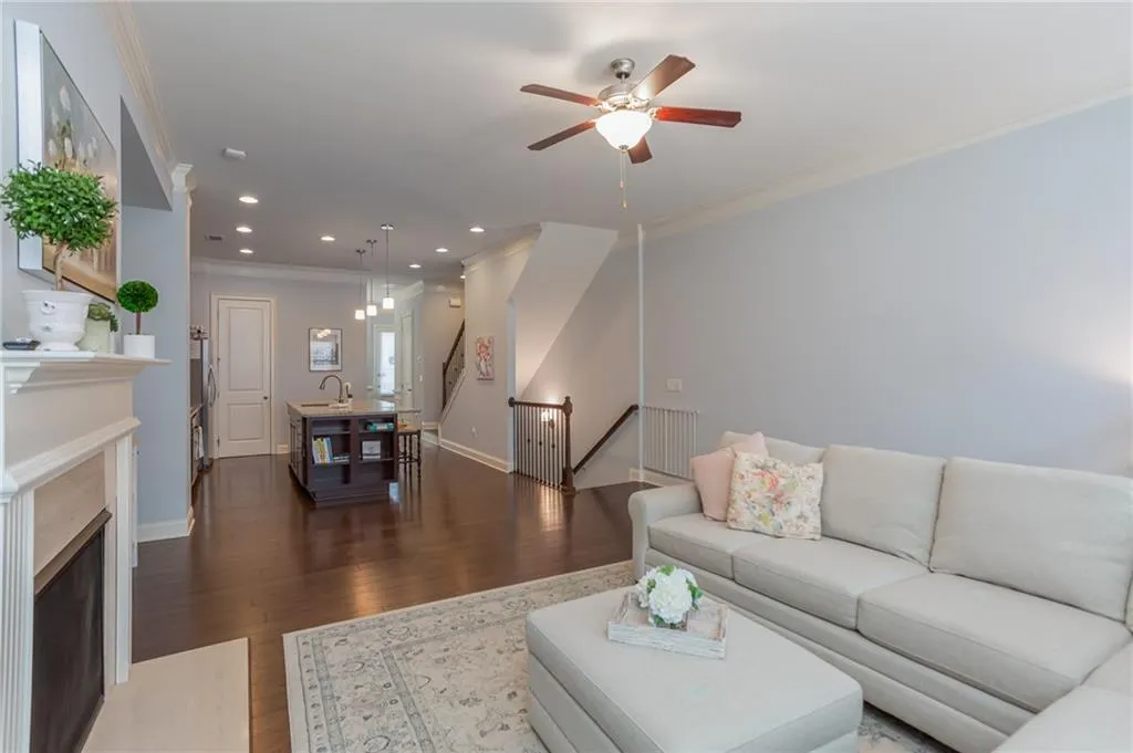 227 Alderwood Point, Atlanta, Georgia 30328, 3 Bedrooms Bedrooms, ,3 BathroomsBathrooms,Residential,Sold,227 Alderwood Point,6743168