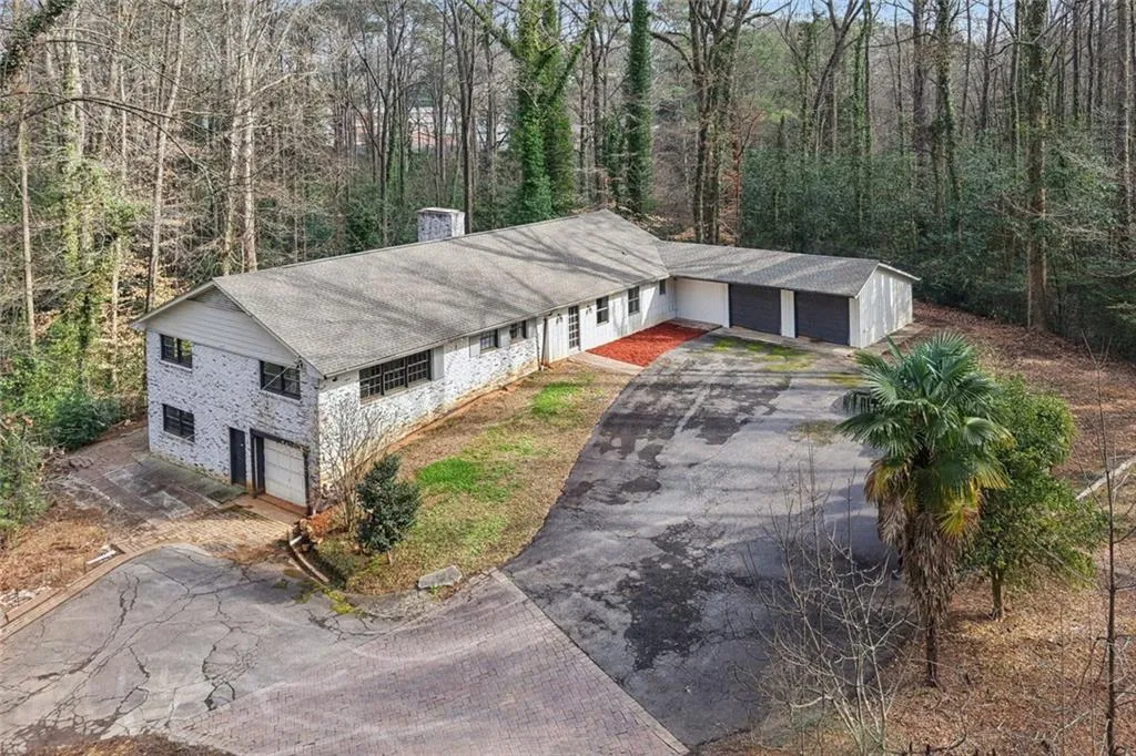 5655 Lake Forrest Drive Nw, Atlanta, Georgia 30342, 6 Bedrooms Bedrooms, ,3 BathroomsBathrooms,Residential,For Sale,5655 Lake Forrest Drive Nw,7719359
