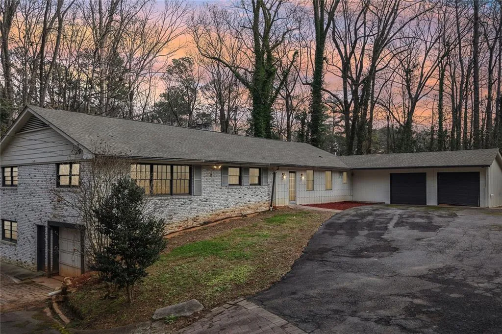 5655 Lake Forrest Drive Nw, Atlanta, Georgia 30342, 6 Bedrooms Bedrooms, ,3 BathroomsBathrooms,Residential,For Sale,5655 Lake Forrest Drive Nw,7719359