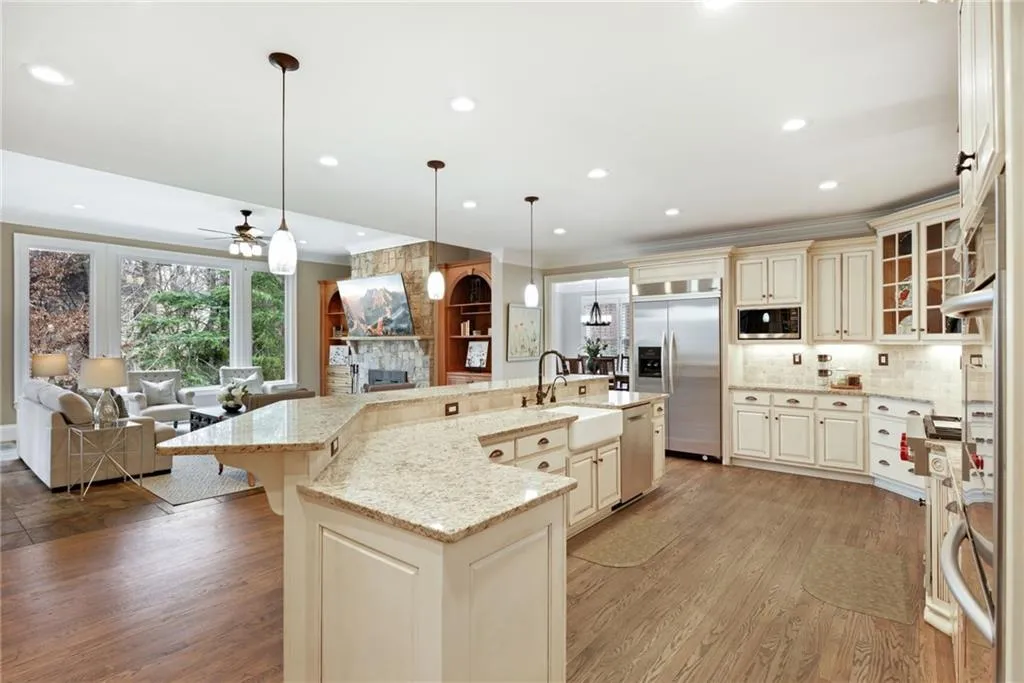 8181 Nesbit Ferry Road, Sandy Springs, Georgia 30350, 5 Bedrooms Bedrooms, ,5 BathroomsBathrooms,Residential,Sold,8181 Nesbit Ferry Road,7163831