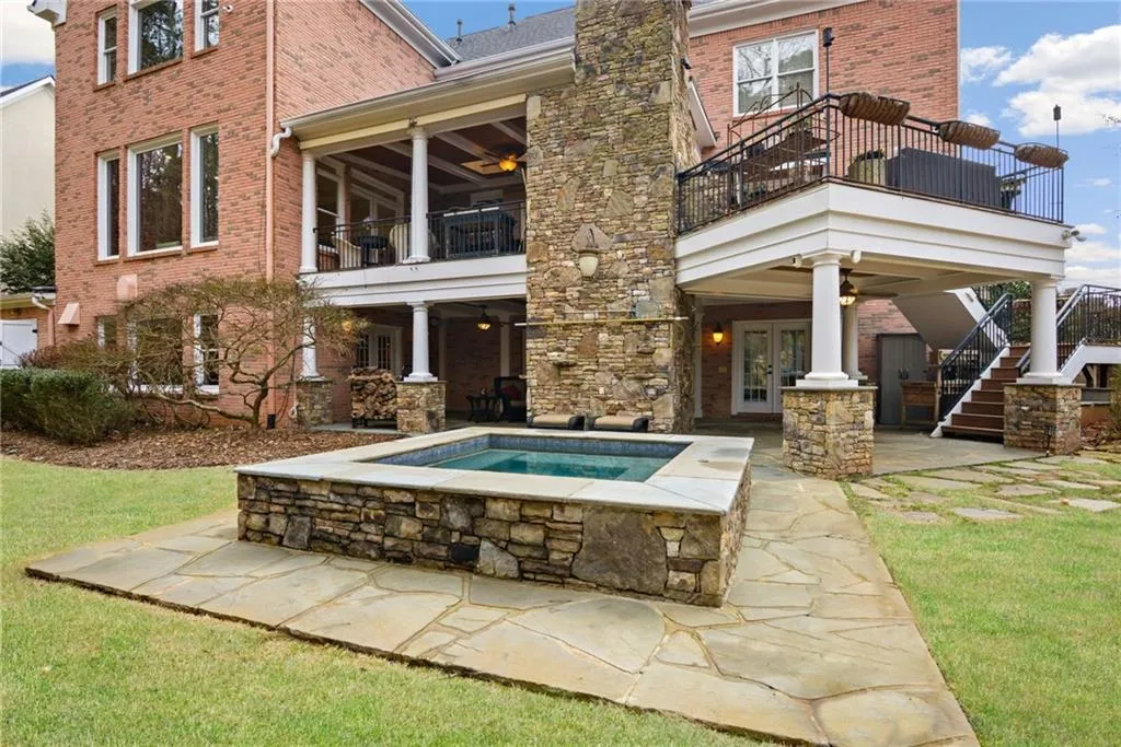 8181 Nesbit Ferry Road, Sandy Springs, Georgia 30350, 5 Bedrooms Bedrooms, ,5 BathroomsBathrooms,Residential,Sold,8181 Nesbit Ferry Road,7163831