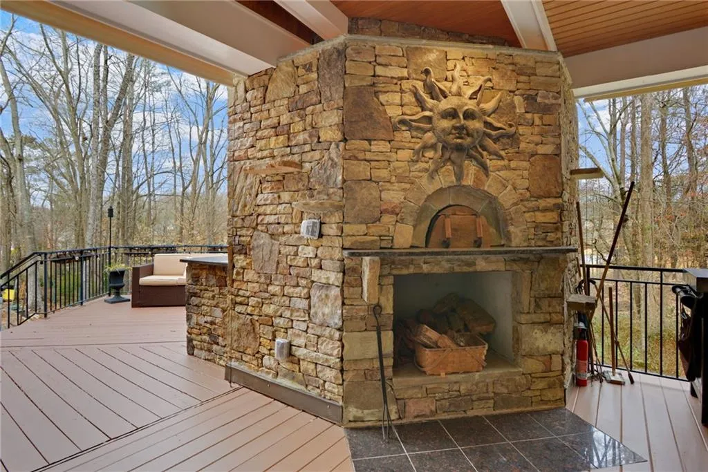 8181 Nesbit Ferry Road, Sandy Springs, Georgia 30350, 5 Bedrooms Bedrooms, ,5 BathroomsBathrooms,Residential,Sold,8181 Nesbit Ferry Road,7163831