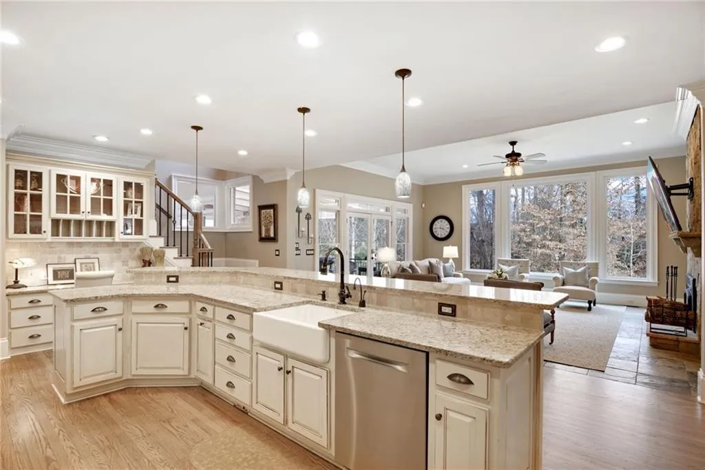 8181 Nesbit Ferry Road, Sandy Springs, Georgia 30350, 5 Bedrooms Bedrooms, ,5 BathroomsBathrooms,Residential,Sold,8181 Nesbit Ferry Road,7163831