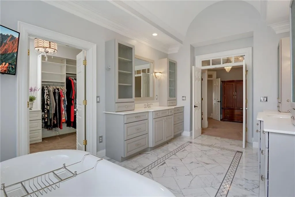 8181 Nesbit Ferry Road, Sandy Springs, Georgia 30350, 5 Bedrooms Bedrooms, ,5 BathroomsBathrooms,Residential,Sold,8181 Nesbit Ferry Road,7163831