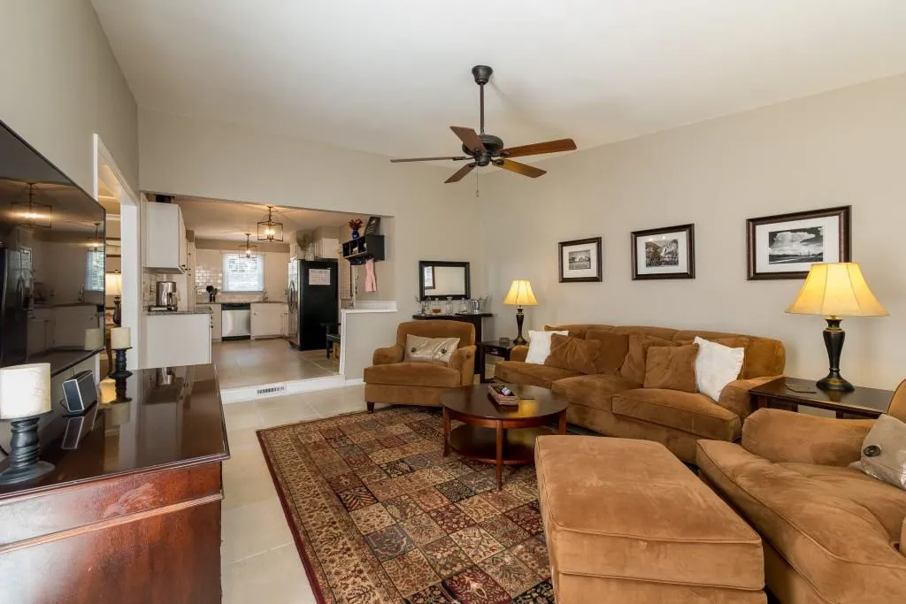 5305 Green Hill Place Ne, Sandy Springs, Georgia 30342, 3 Bedrooms Bedrooms, ,2 BathroomsBathrooms,Residential,Sold,5305 Green Hill Place Ne,5808759