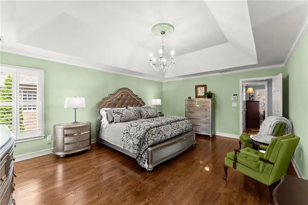 Oversized Master Bedroom with Trayed Ceiling