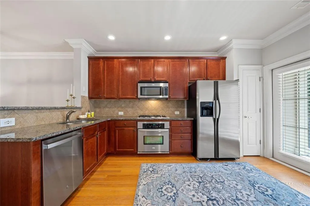 873 Perennial Drive Unit 109, Atlanta, Georgia 30328, 2 Bedrooms Bedrooms, ,2 BathroomsBathrooms,Residential,Sold,873 Perennial Drive Unit 109,7552535