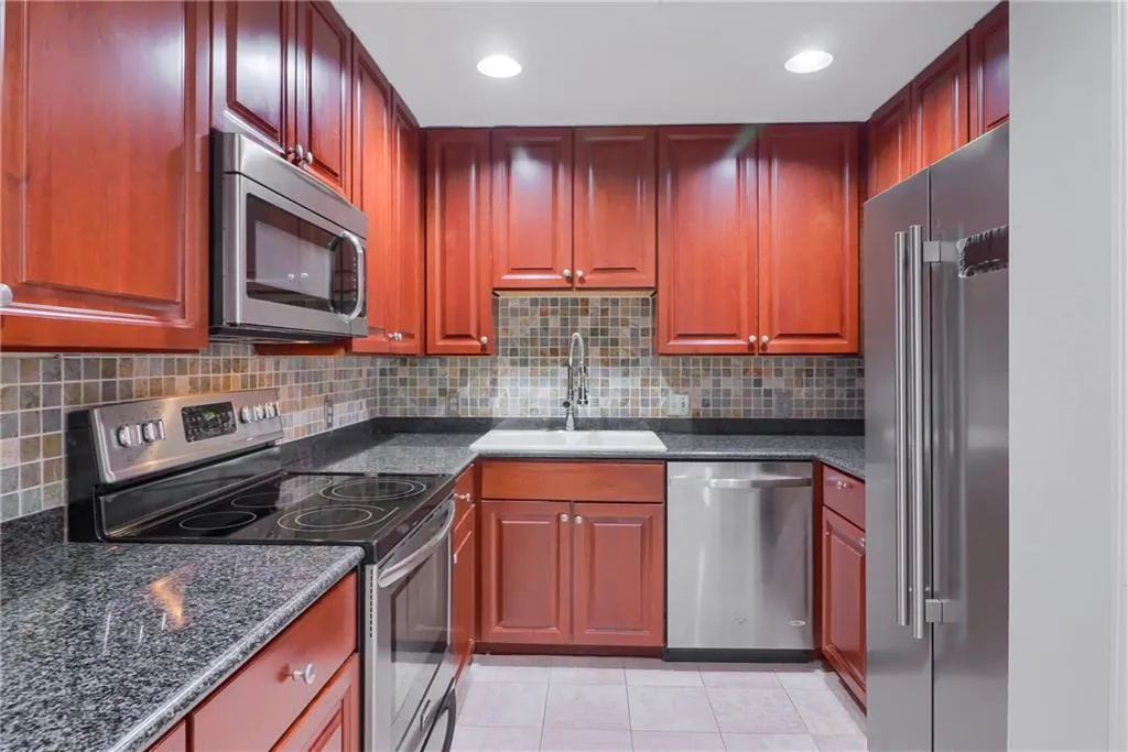 195 14th Street Ne Unit 406, Atlanta, Georgia 30309, 1 Bedroom Bedrooms, ,1 BathroomBathrooms,Residential,Sold,195 14th Street Ne Unit 406,7624526