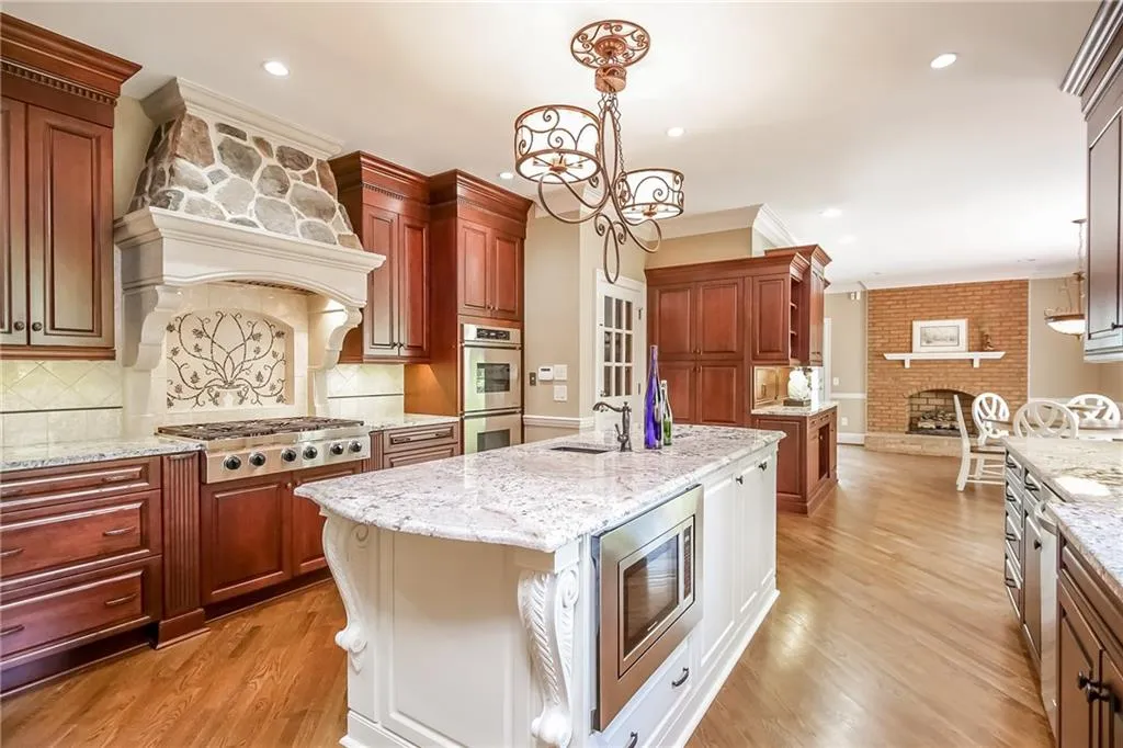 2800 Harwick Drive, Sandy Springs, Georgia 30350, 5 Bedrooms Bedrooms, ,4 BathroomsBathrooms,Residential,Sold,2800 Harwick Drive,5752469