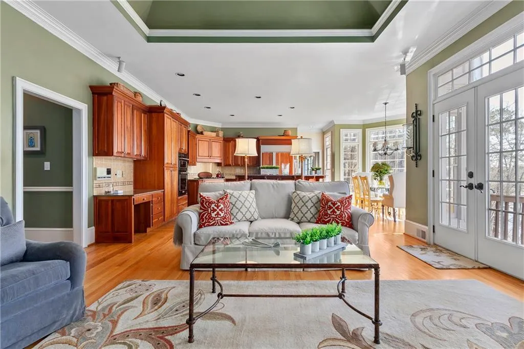 205 Grogans Lake Pointe, Sandy Springs, Georgia 30350, 5 Bedrooms Bedrooms, ,3 BathroomsBathrooms,Residential,Sold,205 Grogans Lake Pointe,6506249