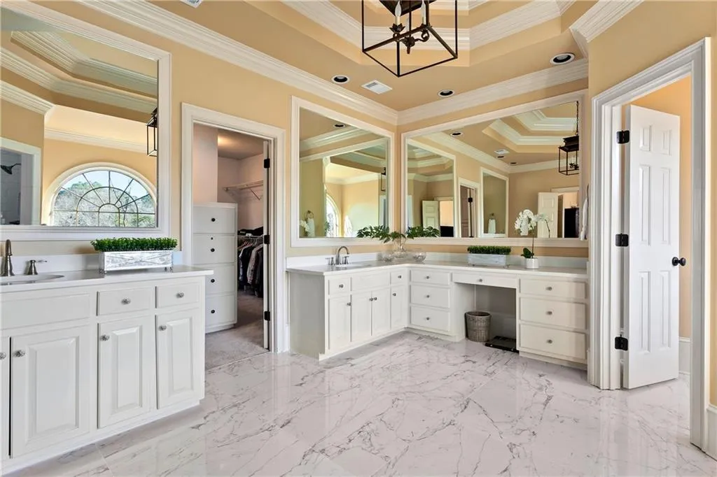 205 Grogans Lake Pointe, Sandy Springs, Georgia 30350, 5 Bedrooms Bedrooms, ,3 BathroomsBathrooms,Residential,Sold,205 Grogans Lake Pointe,6506249