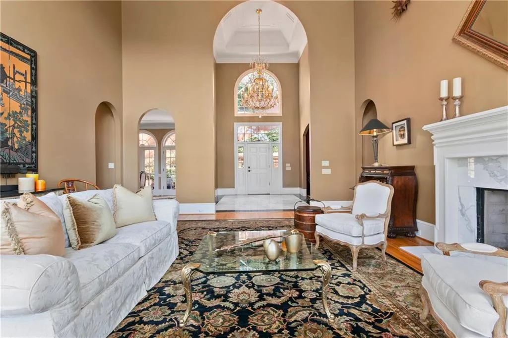 205 Grogans Lake Pointe, Sandy Springs, Georgia 30350, 5 Bedrooms Bedrooms, ,3 BathroomsBathrooms,Residential,Sold,205 Grogans Lake Pointe,6506249