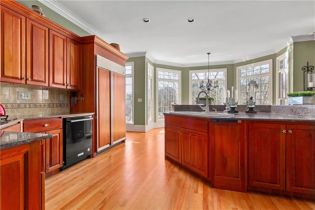 205 Grogans Lake Pointe, Sandy Springs, Georgia 30350, 5 Bedrooms Bedrooms, ,3 BathroomsBathrooms,Residential,Sold,205 Grogans Lake Pointe,6506249