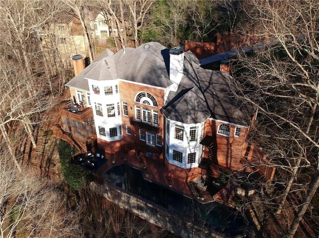 205 Grogans Lake Pointe, Sandy Springs, Georgia 30350, 5 Bedrooms Bedrooms, ,3 BathroomsBathrooms,Residential,Sold,205 Grogans Lake Pointe,6506249
