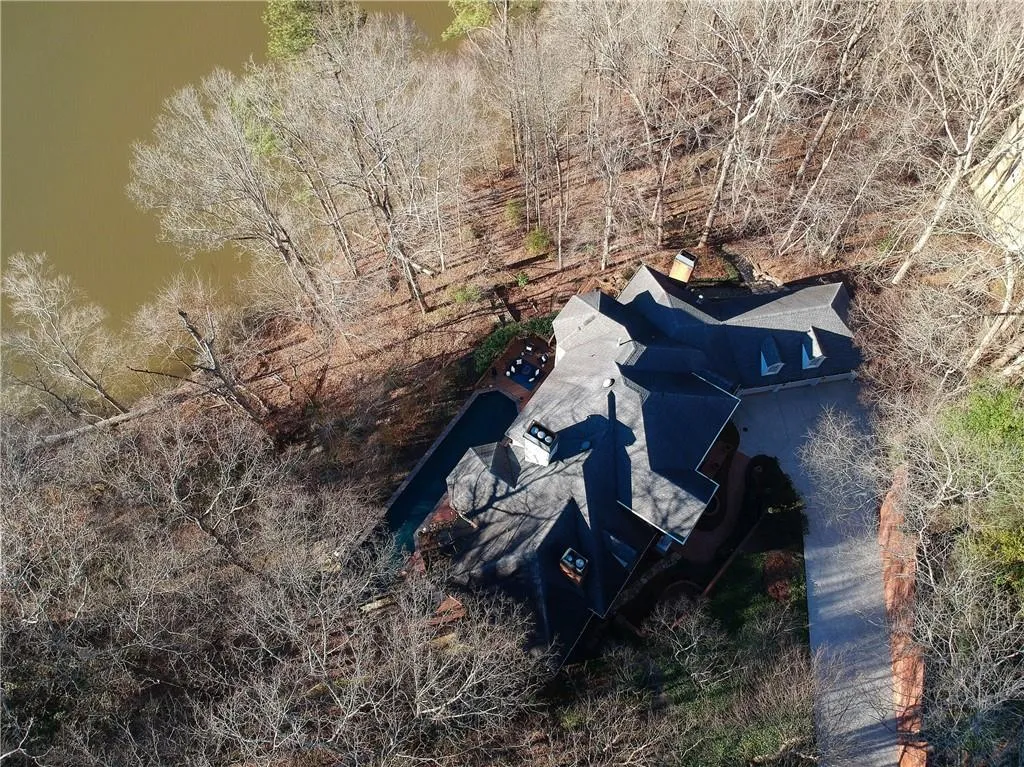 205 Grogans Lake Pointe, Sandy Springs, Georgia 30350, 5 Bedrooms Bedrooms, ,3 BathroomsBathrooms,Residential,Sold,205 Grogans Lake Pointe,6506249