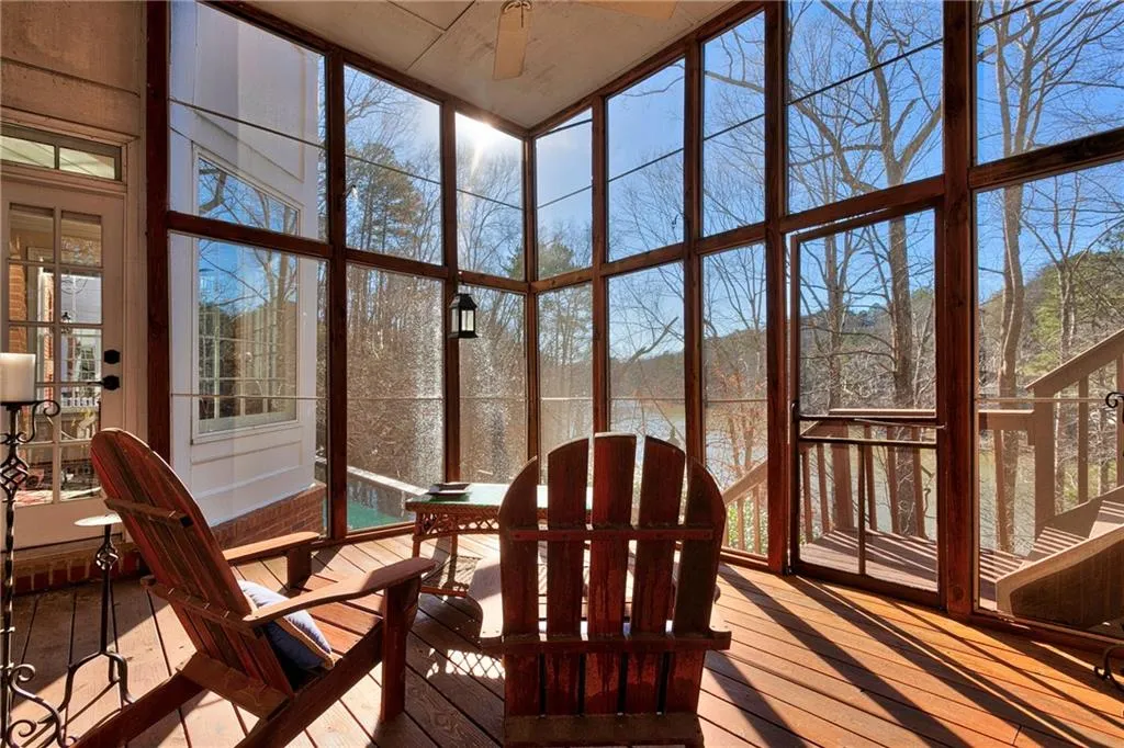 205 Grogans Lake Pointe, Sandy Springs, Georgia 30350, 5 Bedrooms Bedrooms, ,3 BathroomsBathrooms,Residential,Sold,205 Grogans Lake Pointe,6506249