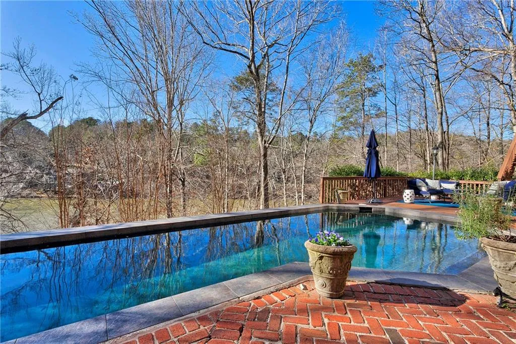 205 Grogans Lake Pointe, Sandy Springs, Georgia 30350, 5 Bedrooms Bedrooms, ,3 BathroomsBathrooms,Residential,Sold,205 Grogans Lake Pointe,6506249