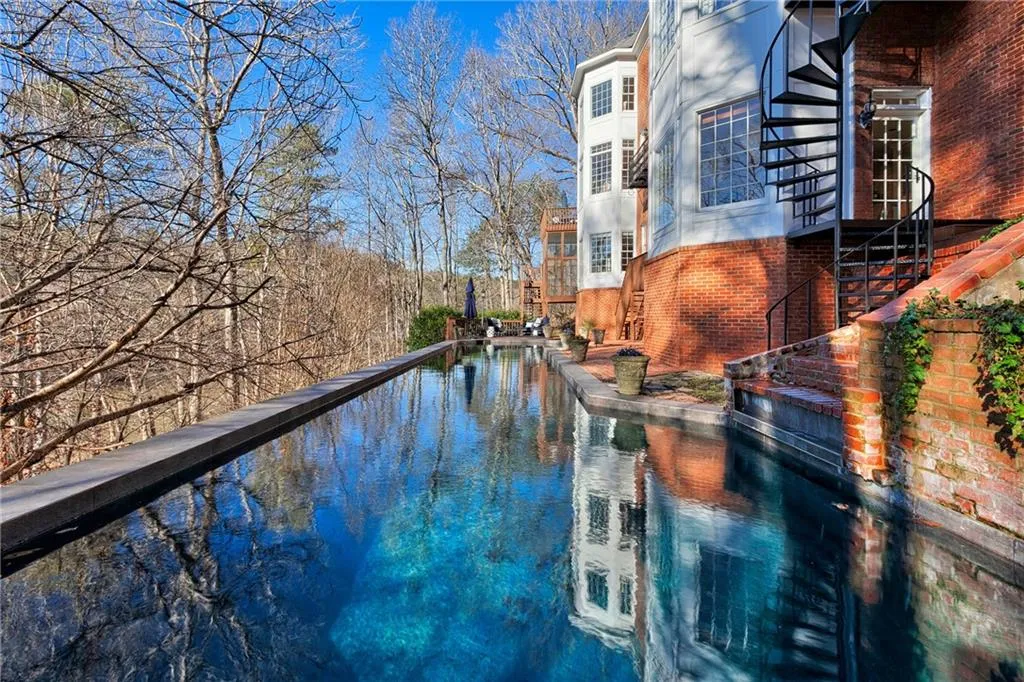 205 Grogans Lake Pointe, Sandy Springs, Georgia 30350, 5 Bedrooms Bedrooms, ,3 BathroomsBathrooms,Residential,Sold,205 Grogans Lake Pointe,6506249