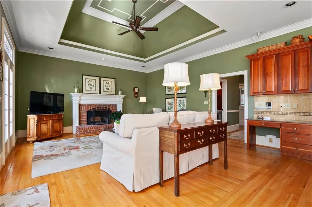 205 Grogans Lake Pointe, Sandy Springs, Georgia 30350, 5 Bedrooms Bedrooms, ,3 BathroomsBathrooms,Residential,Sold,205 Grogans Lake Pointe,6506249