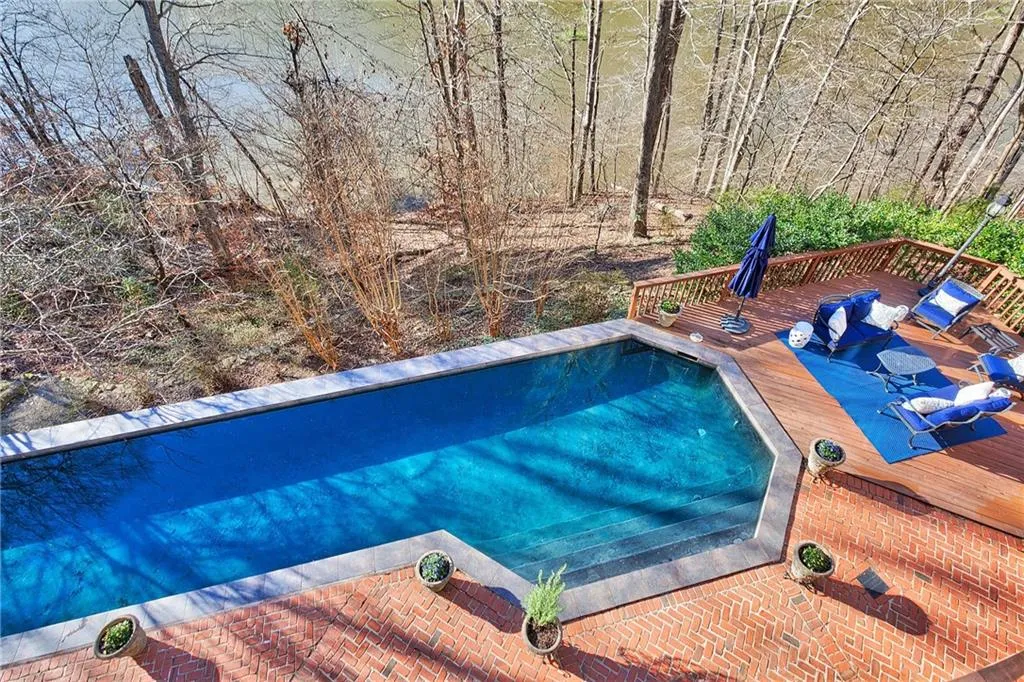 205 Grogans Lake Pointe, Sandy Springs, Georgia 30350, 5 Bedrooms Bedrooms, ,3 BathroomsBathrooms,Residential,Sold,205 Grogans Lake Pointe,6506249