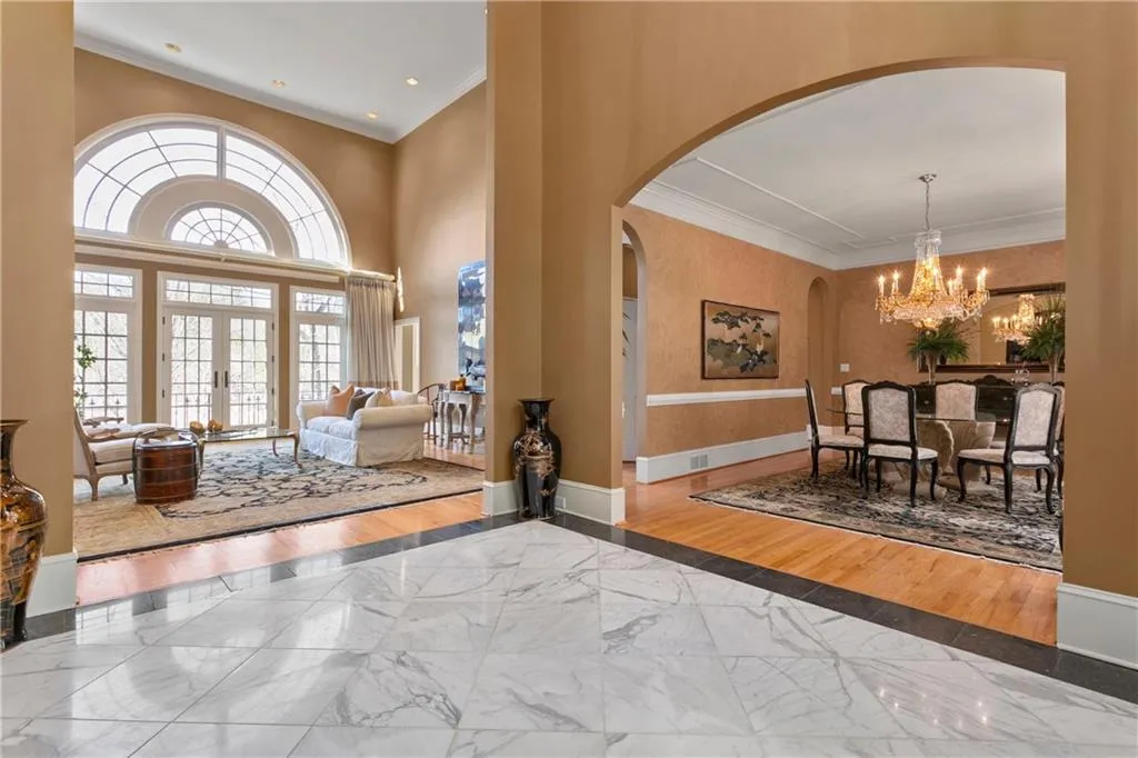 205 Grogans Lake Pointe, Sandy Springs, Georgia 30350, 5 Bedrooms Bedrooms, ,3 BathroomsBathrooms,Residential,Sold,205 Grogans Lake Pointe,6506249